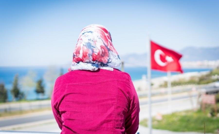 فتاة فلسطينية تنصب على مواطنين بمبلغ 2 مليون دولار وتهرب الى تركيا