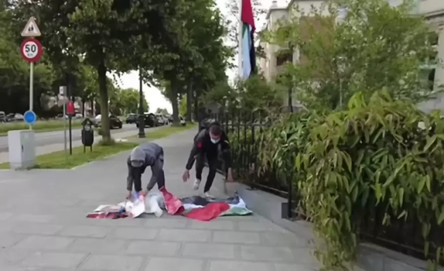 اوكرانيون يحرقون علم الامارات