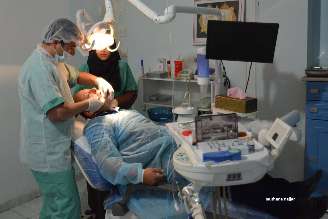 طبيب من غزة يحقق انجازا جديداً في طب الاسنان | رام الله