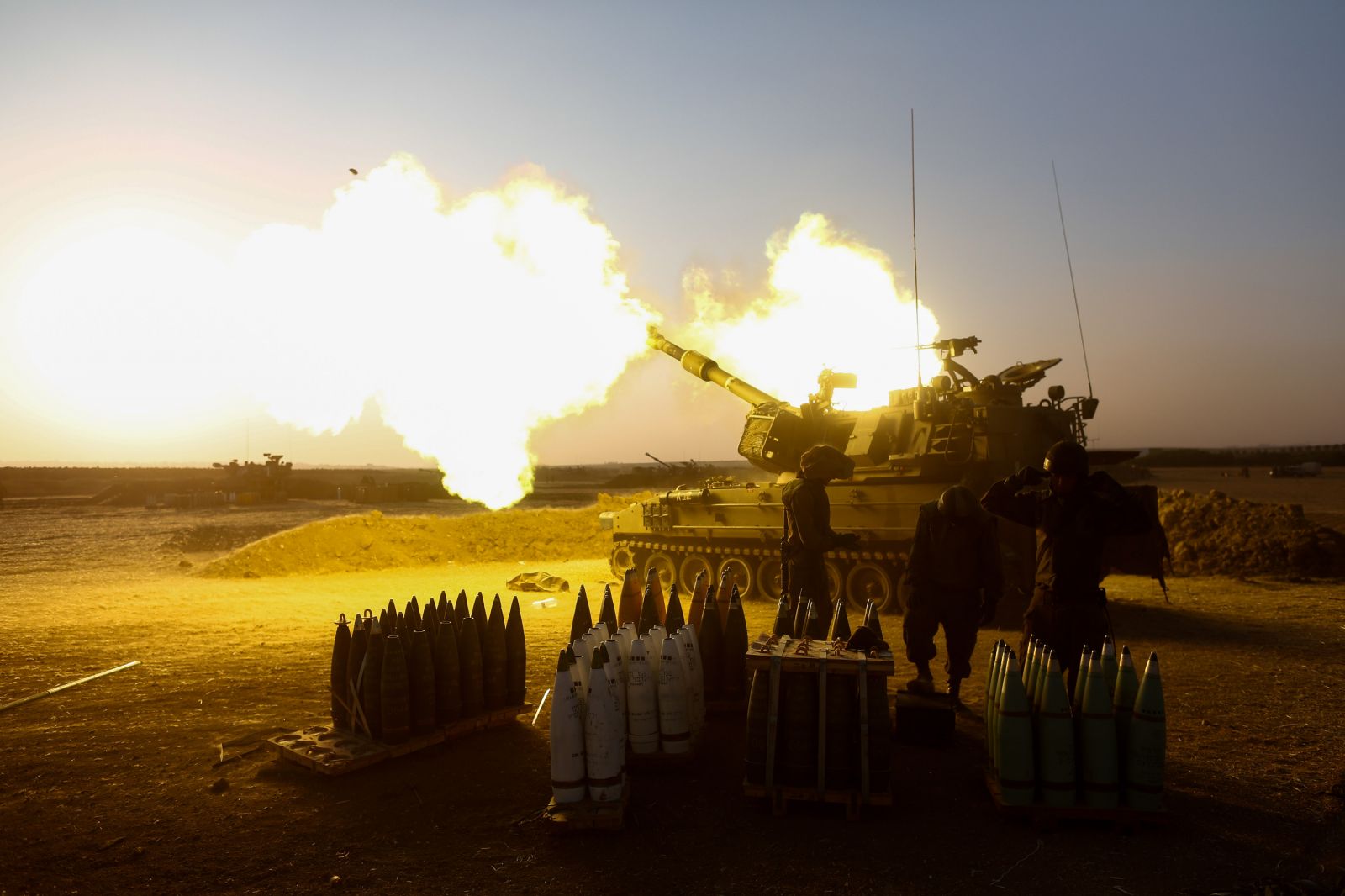 2с19 залп. всу донбасс артиллерия обстрел. массированный огонь. массирование огня артиллерия. боевые ракеты россии.