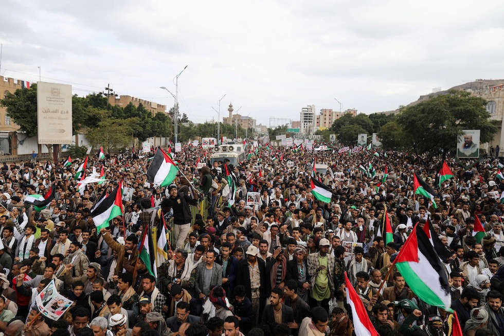 20231118125541reup-2023-11-18t125336z_1966331493_rc2of4arfjs5_rtrmadp_3_israel-palestinians-protests-yemen.h.jpg