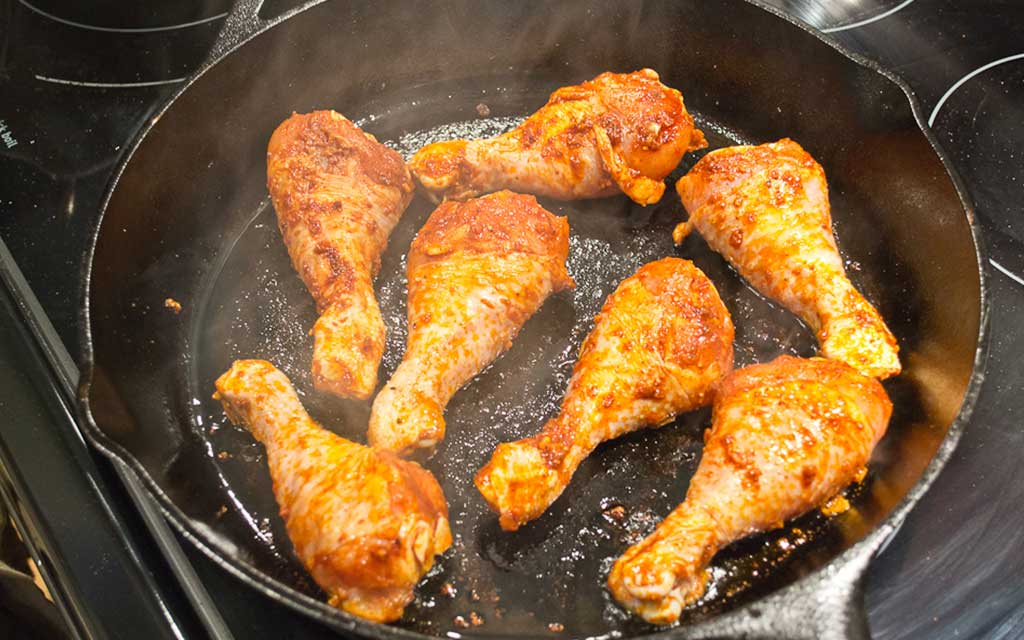 Обжарить ножки на сковороде. Голени на сковороде. Обжарить ножки на сковороде. Голени на сковороде. Голень жареная.