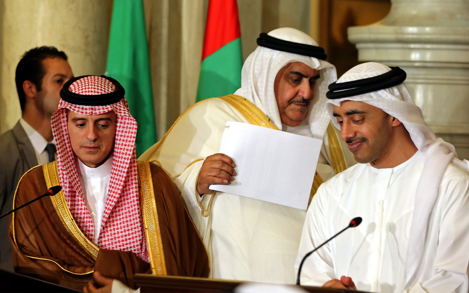Катар и саудовская аравия. Катар арабские эмираты. Халиф Аль Халид Саудовская Аравия. Арабы Катара. Иранцы и арабы.